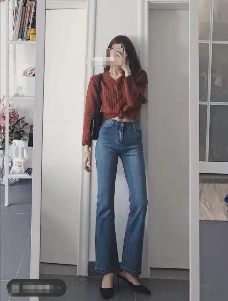 浅蓝色裤子配什么颜色上衣好看