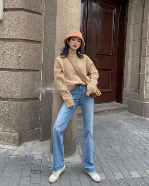 浅蓝色裤子配什么颜色上衣好看