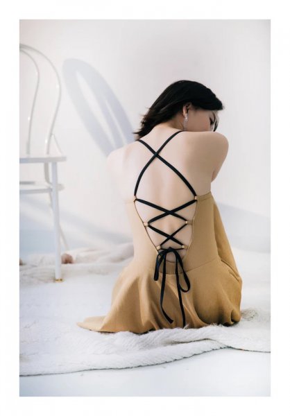 女生泡温泉穿什么样的泳衣好看