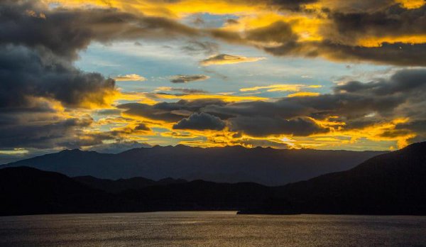 世界上海拔最高的咸水湖