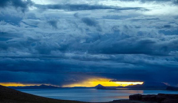 世界上海拔最高的咸水湖