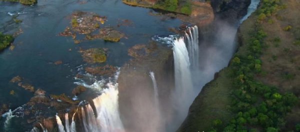 东非大裂谷形成的原因