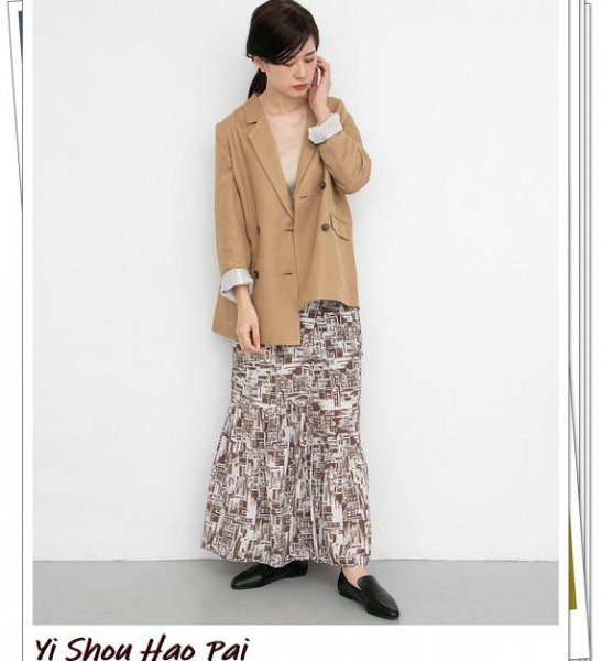 蛋糕裙搭配什么上衣显得年龄小