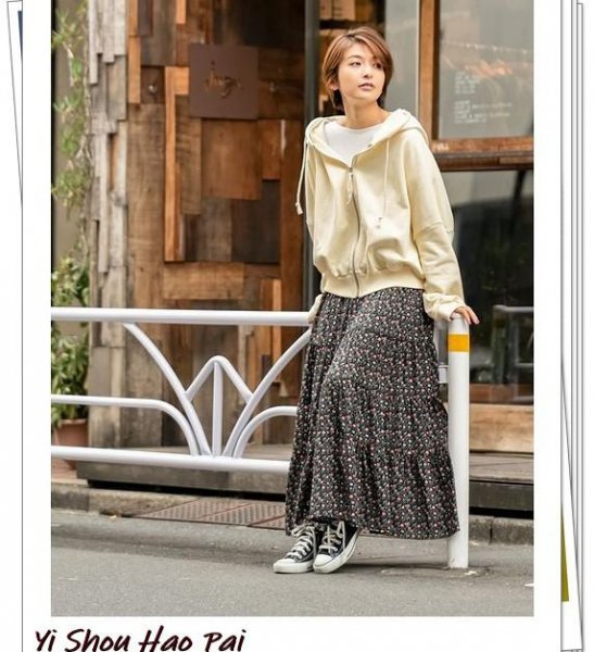 蛋糕裙搭配什么上衣显得年龄小