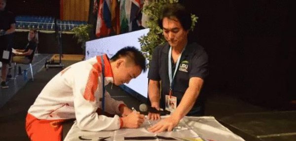 一分钟单摇跳绳世界纪录