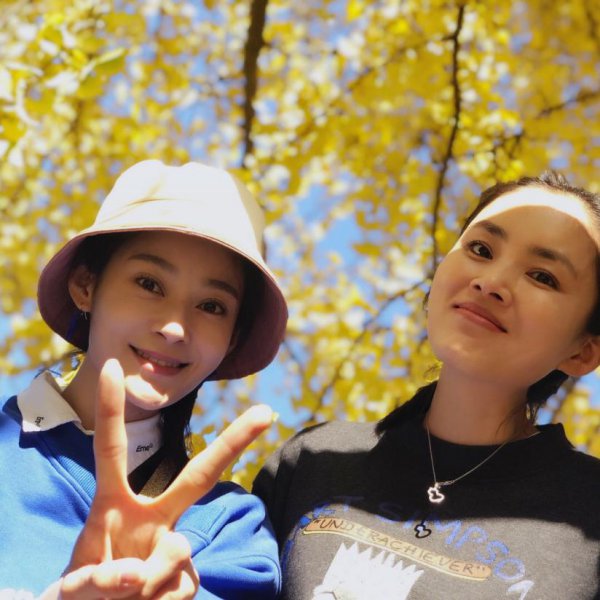 宝蓝色搭配什么颜色好看