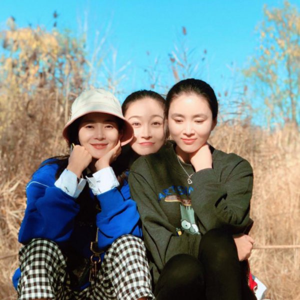 宝蓝色搭配什么颜色好看