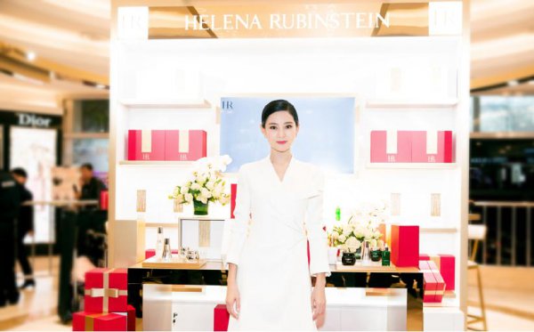 宝蓝色搭配什么颜色好看