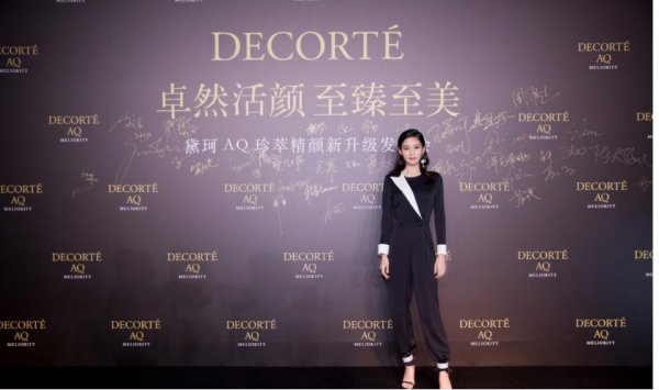 宝蓝色搭配什么颜色好看