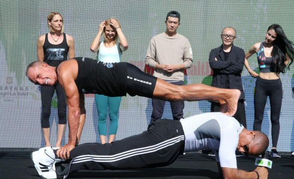 平板支撑三分钟算厉害吗