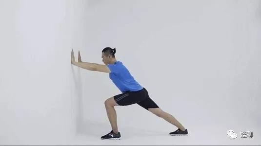 小孩初学跳绳一步一步教