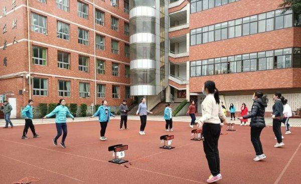 初中跳绳多少个能得100分