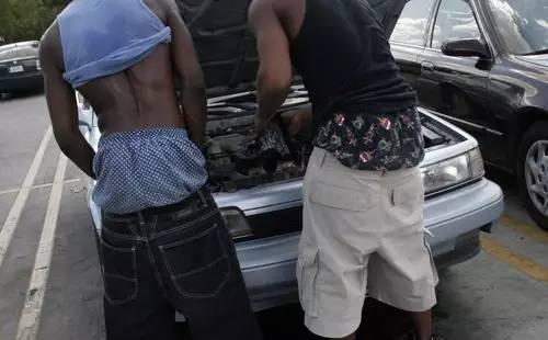 从裤子外面能看到缝的是什么