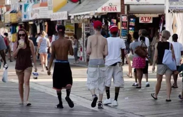 从裤子外面能看到缝的是什么