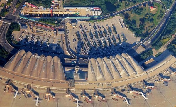 飞机一般提前多久登机