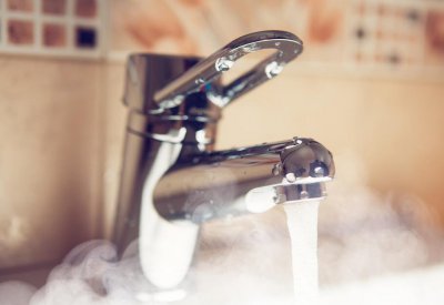 壁挂炉洗澡一会热一会冷是咋回事 解决壁挂炉忽冷忽热