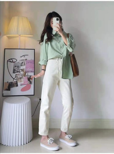 米白色裤子配什么颜色上衣