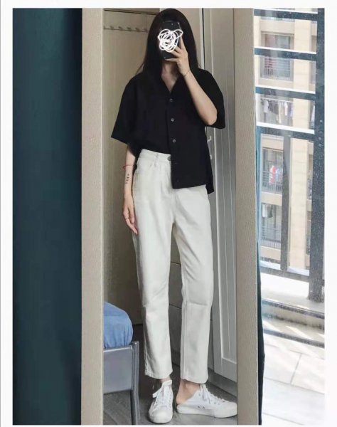 米白色裤子配什么颜色上衣