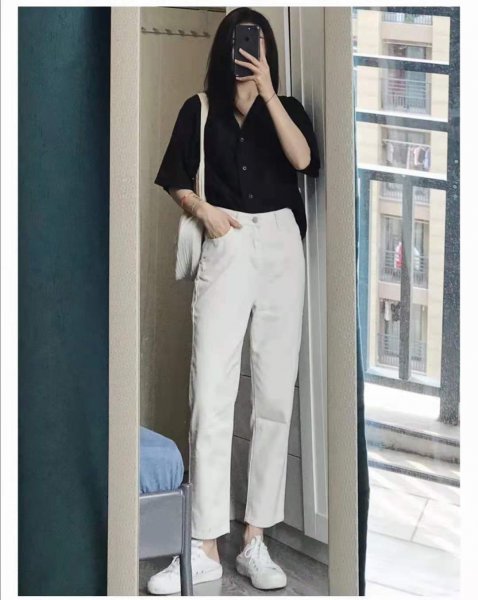 米白色裤子配什么颜色上衣