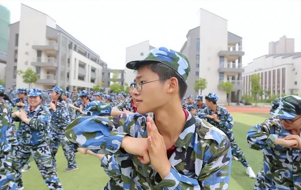 考军校政审审查哪些亲属