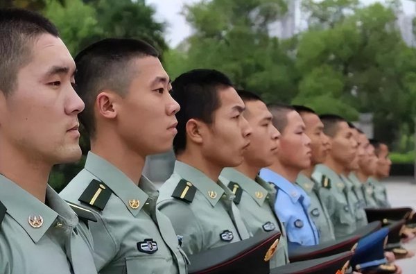 考军校政审审查哪些亲属