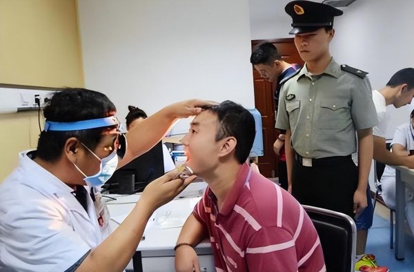 考军校政审审查哪些亲属