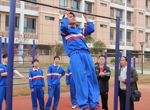 考军校政审审查哪些亲属