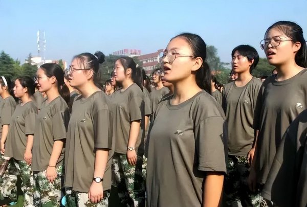 考军校政审审查哪些亲属