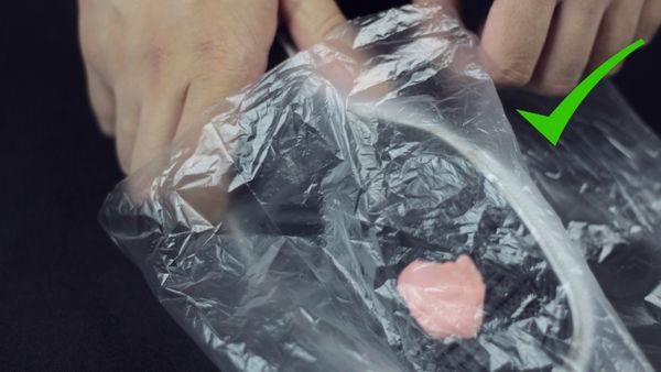 口香糖粘在鞋子上如何弄掉