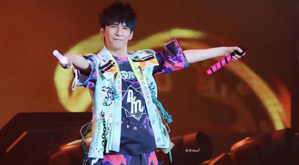 歌手龚琳娜个人资料及简历