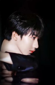 贺峻霖个人资料简介 贺峻霖堪称00后清冷钓系美少年