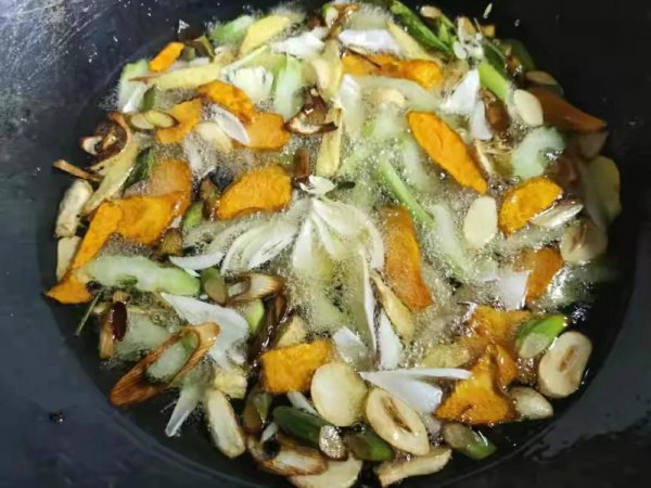 街上的凉拌菜都放了什么配料