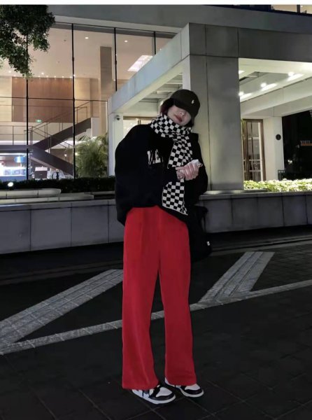 红色裤子搭配图片