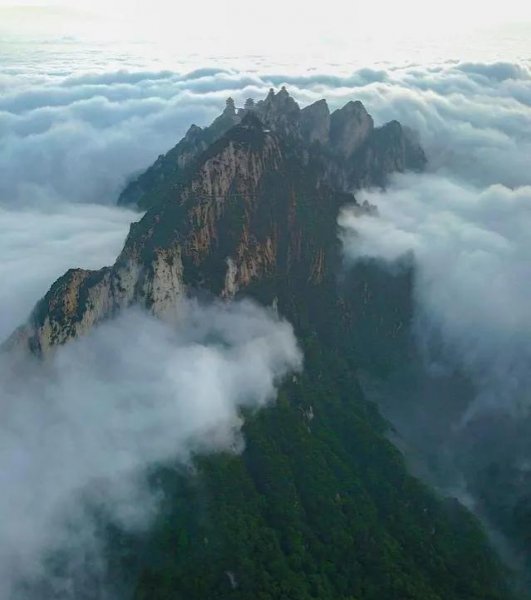 会当凌绝顶一览众山小的哲理含义