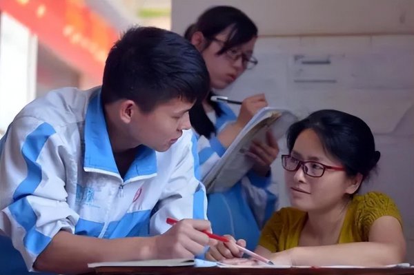 分配生是否看成绩