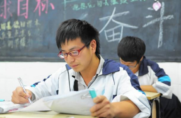 分配生是否看成绩