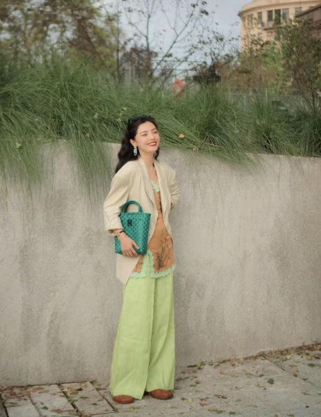 绿色裤子最佳颜色搭配图