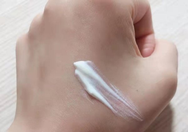 兰蔻防晒霜小白管怎么样