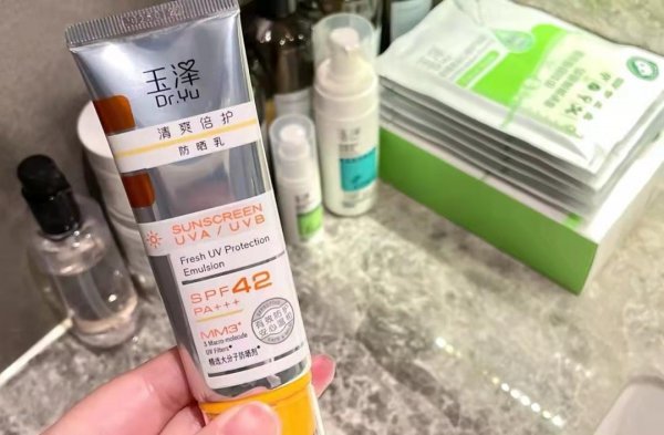 兰蔻防晒霜小白管怎么样