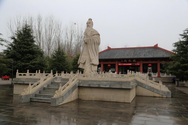 三国演义中曹操是哪里人