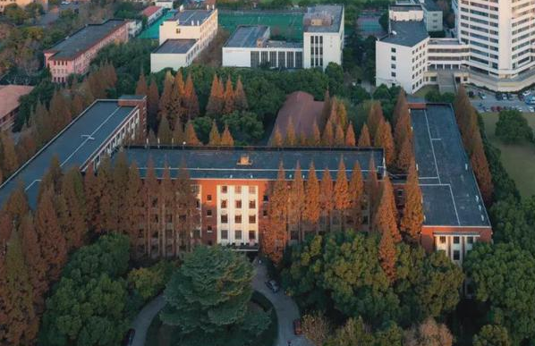 东华大学是名牌大学吗