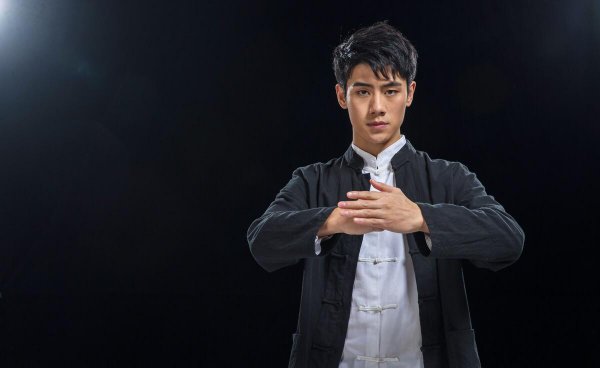 拱手礼的正确姿势图片