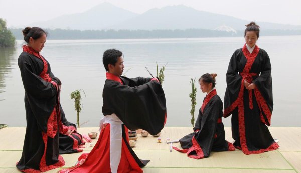 拱手礼的正确姿势图片