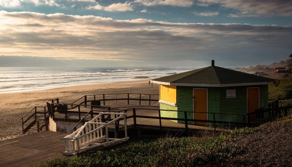 和中国季节相反的地区是哪个地区