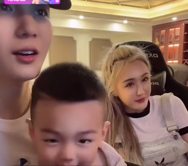 高迪和大美的宝宝叫什么