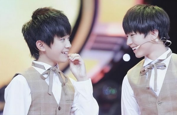 易烊千玺家是干什么的