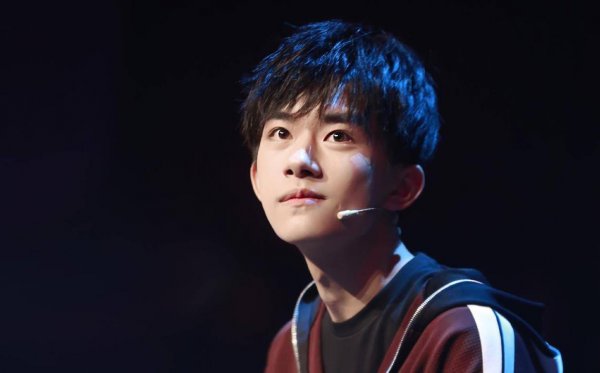 易烊千玺家是干什么的