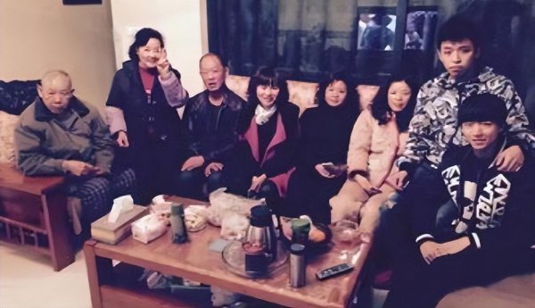 易烊千玺家是干什么的