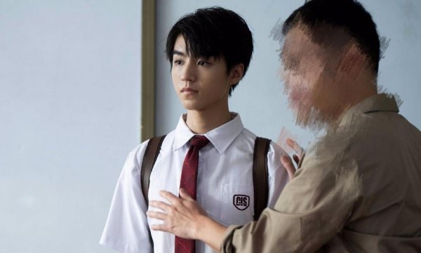 易烊千玺家是干什么的