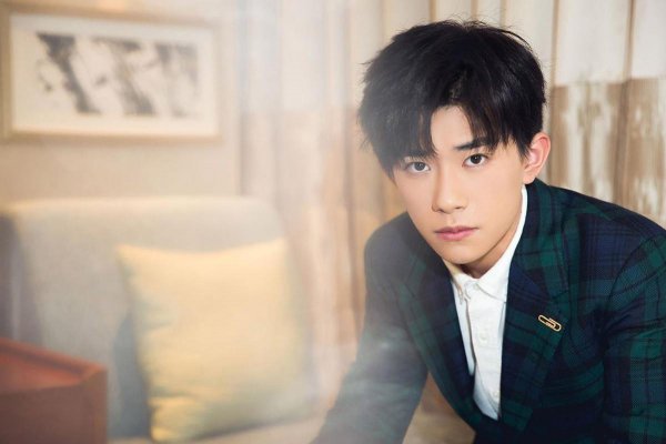 易烊千玺家是干什么的